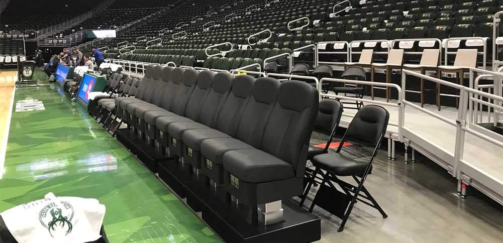 Banquillos del Arena Fiserv Forum
